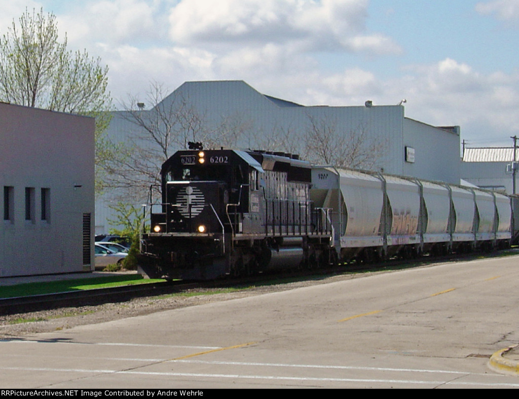 IC 6202 NB alongside Pearl Street